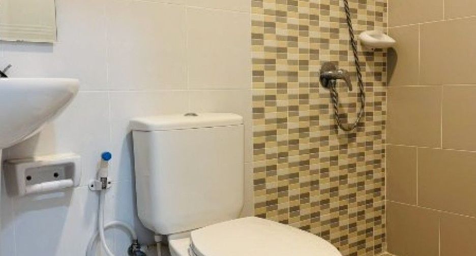 Casa adosada en venta de 3 habitaciones en Bang Pakong, Chachoengsao