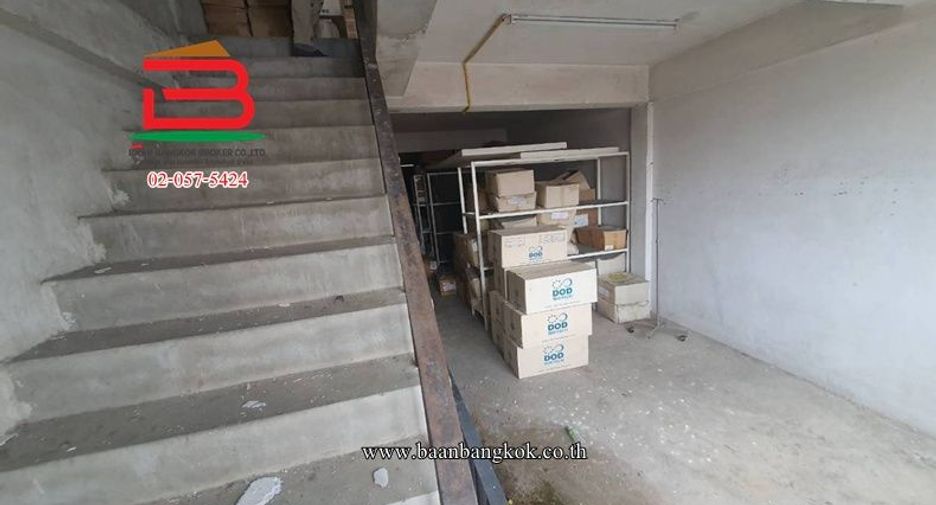 Gewerbefläche zum Kauf mit 3 Zimmer in Min Buri, Bangkok