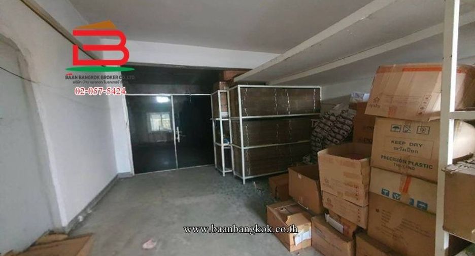 Gewerbefläche zum Kauf mit 3 Zimmer in Min Buri, Bangkok