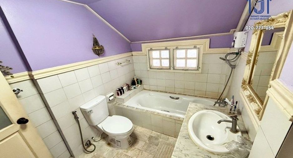 For sale 5 bedrooms house in Khan Na Yao, Bangkok