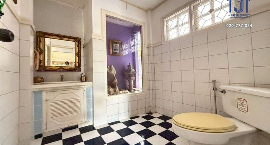 For sale 5 bedrooms house in Khan Na Yao, Bangkok