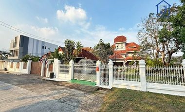 For sale 5 bedrooms house in Khan Na Yao, Bangkok