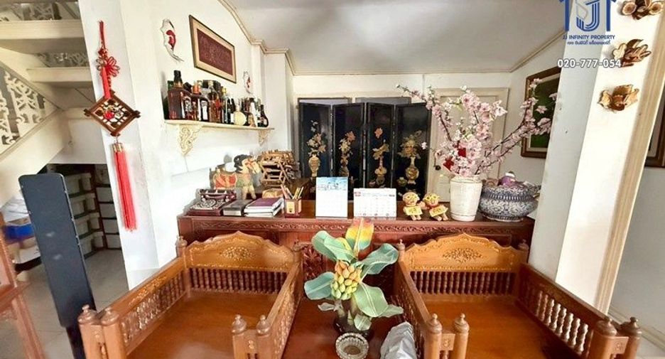 For sale 5 bedrooms house in Khan Na Yao, Bangkok