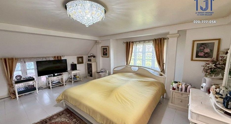 For sale 5 bedrooms house in Khan Na Yao, Bangkok