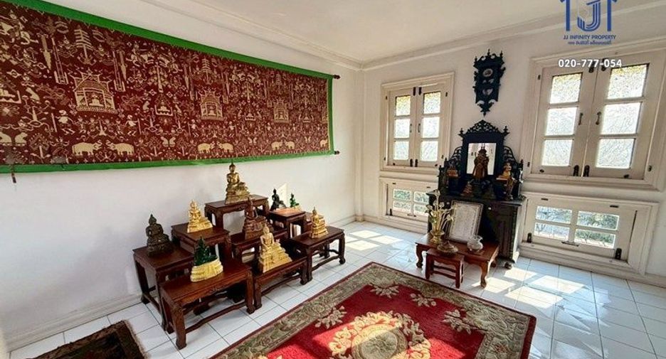 For sale 5 bedrooms house in Khan Na Yao, Bangkok