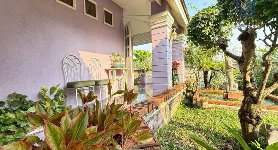 For sale 5 bedrooms house in Khan Na Yao, Bangkok