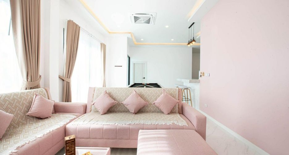For sale 4 bedrooms villa in Huay Yai, Pattaya