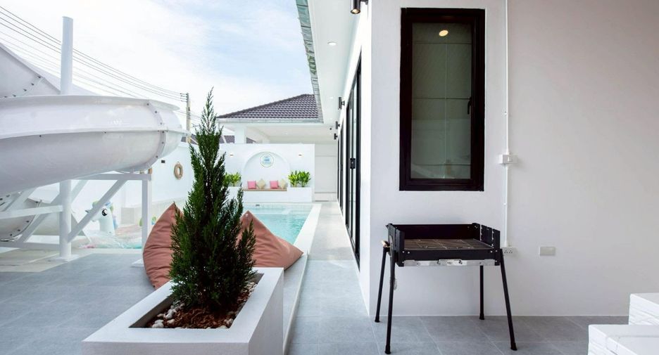 For sale 4 bedrooms villa in Huay Yai, Pattaya