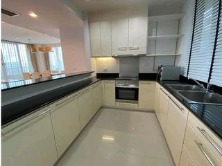 À louer 3 chambres appartement à Watthana, Bangkok