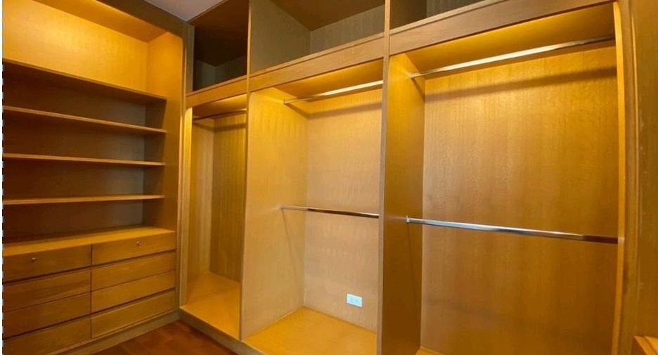 À louer 4 chambres appartement à Watthana, Bangkok