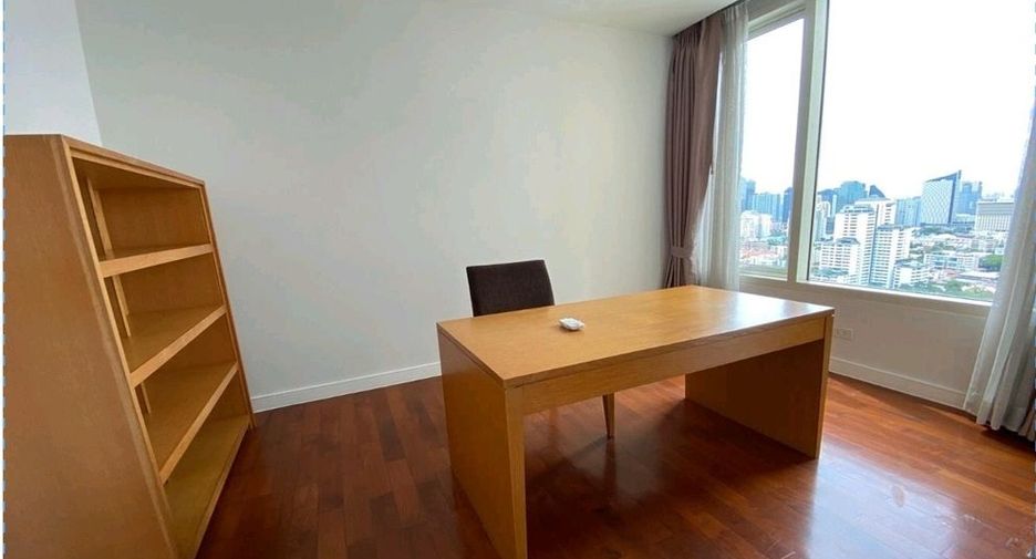 À louer 4 chambres appartement à Watthana, Bangkok