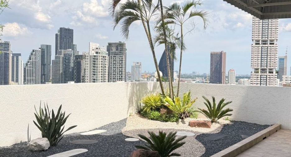 For rent 4 bedrooms condo in Watthana, Bangkok