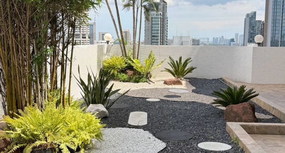 For rent 4 bedrooms condo in Watthana, Bangkok