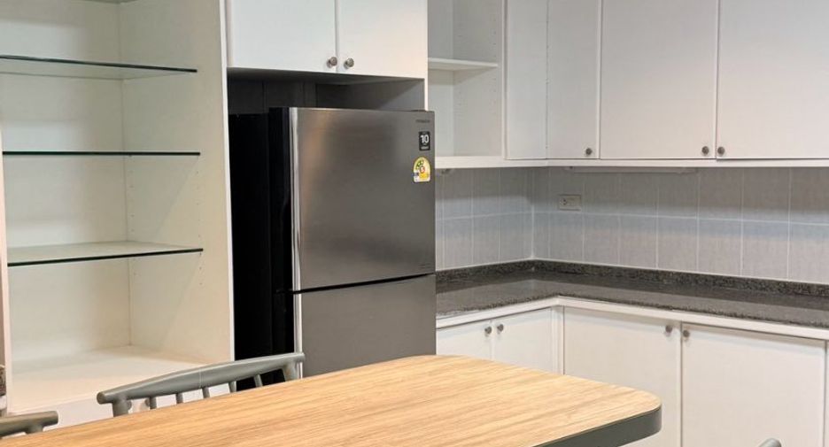 For rent 4 bedrooms condo in Watthana, Bangkok