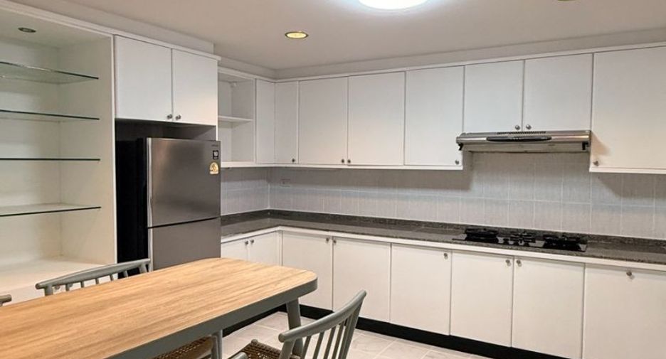 For rent 4 bedrooms condo in Watthana, Bangkok