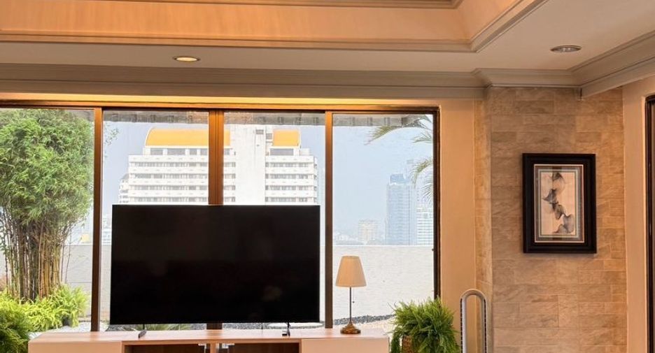 For rent 4 bedrooms condo in Watthana, Bangkok
