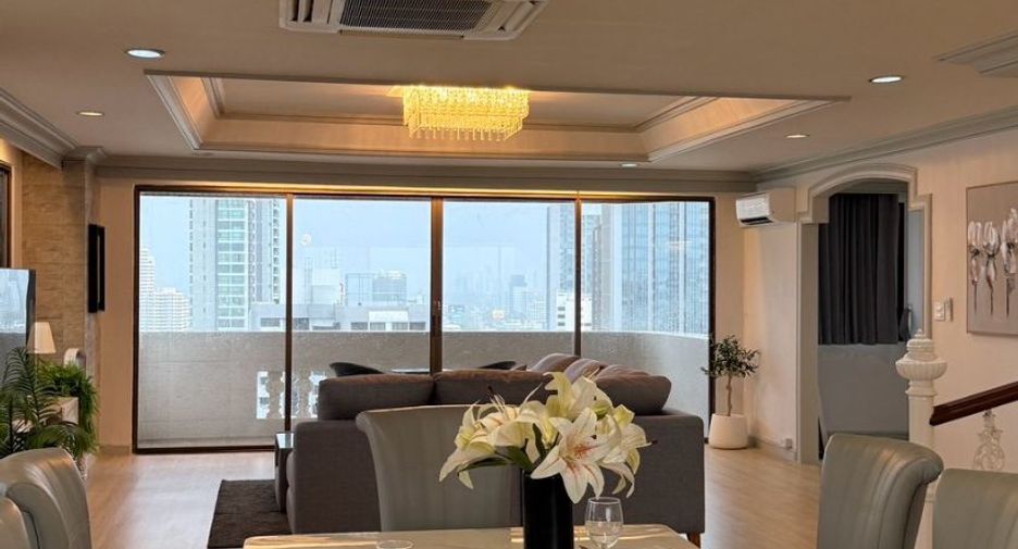 For rent 4 bedrooms condo in Watthana, Bangkok