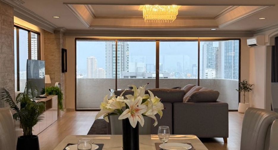 For rent 4 bedrooms condo in Watthana, Bangkok