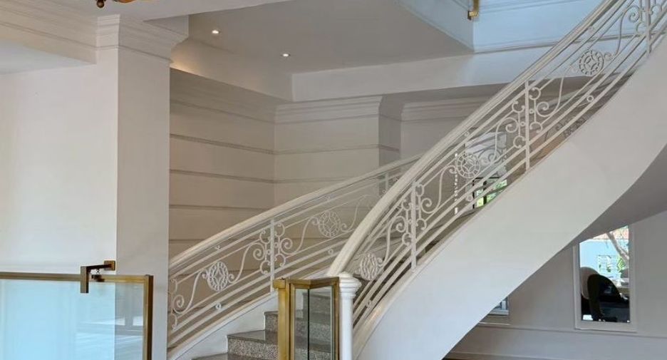 For rent 4 bedrooms condo in Watthana, Bangkok