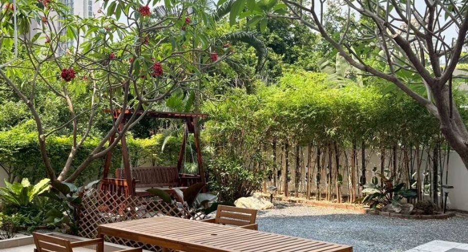 For rent 4 bedrooms condo in Watthana, Bangkok