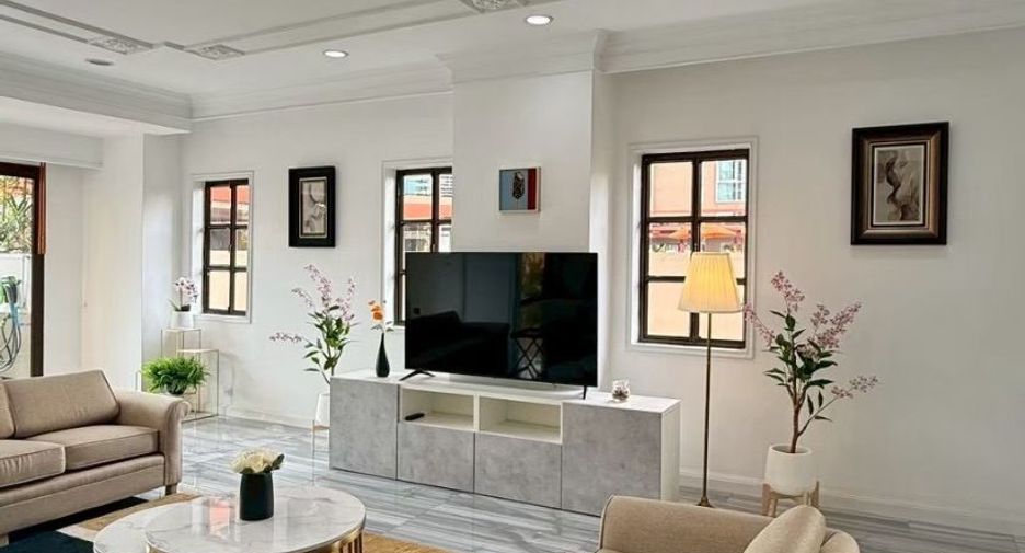 For rent 4 bedrooms condo in Watthana, Bangkok