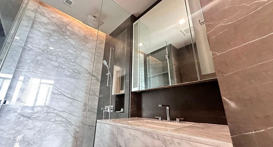 Condo en alquiler y en venta de 2 habitaciones en Watthana, Bangkok