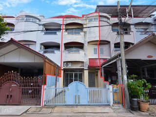 À vendre 4 chambres maison de ville à Bang Na, Bangkok