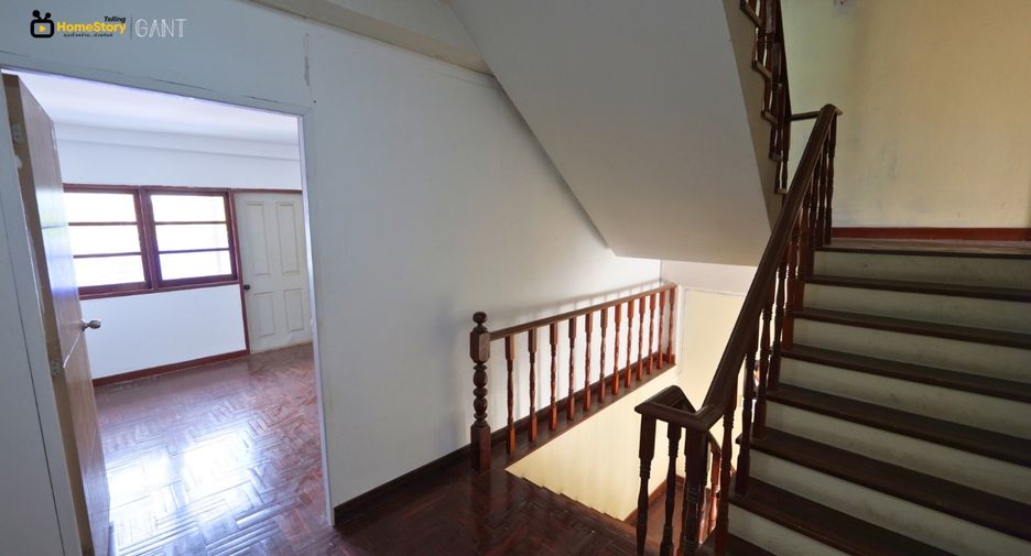 À vendre 4 chambres maison de ville à Bang Na, Bangkok