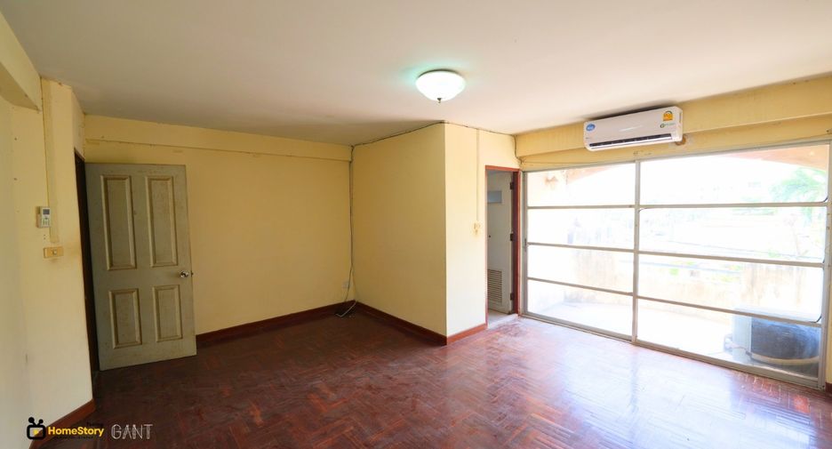 À vendre 4 chambres maison de ville à Bang Na, Bangkok