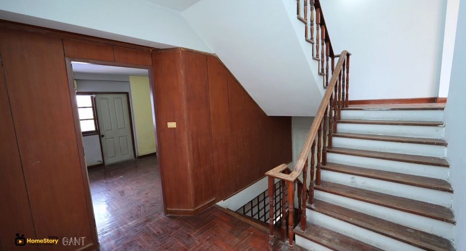 À vendre 4 chambres maison de ville à Bang Na, Bangkok