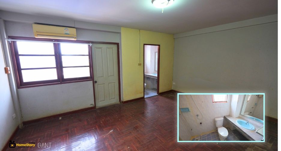 À vendre 4 chambres maison de ville à Bang Na, Bangkok