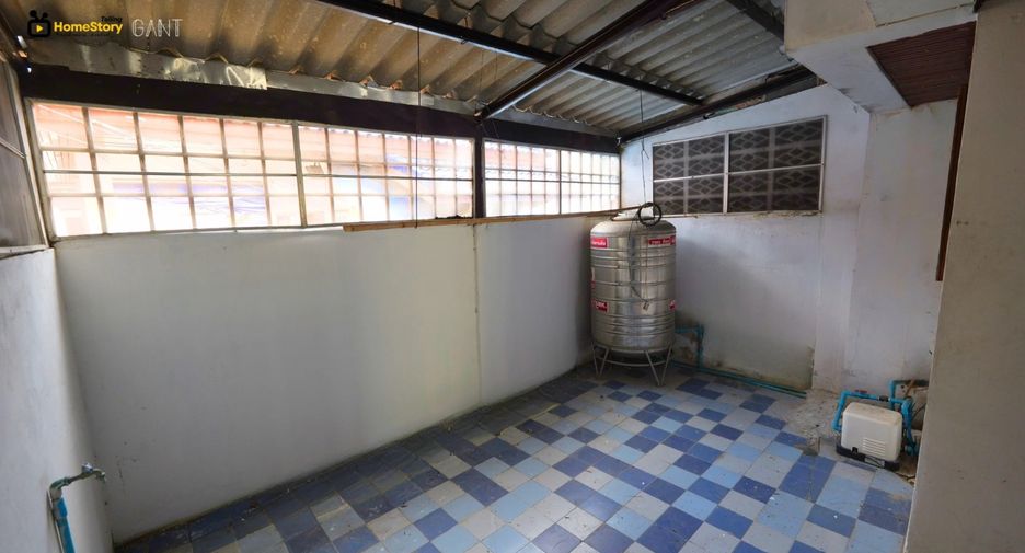 À vendre 4 chambres maison de ville à Bang Na, Bangkok