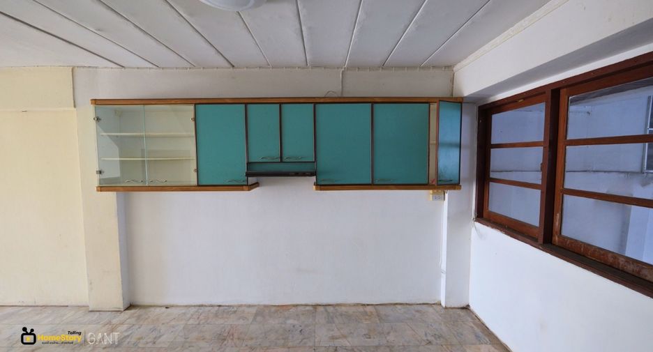 À vendre 4 chambres maison de ville à Bang Na, Bangkok
