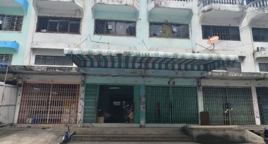 Gewerbefläche zum Kauf mit 4 Zimmer in Bang Khun Thian, Bangkok