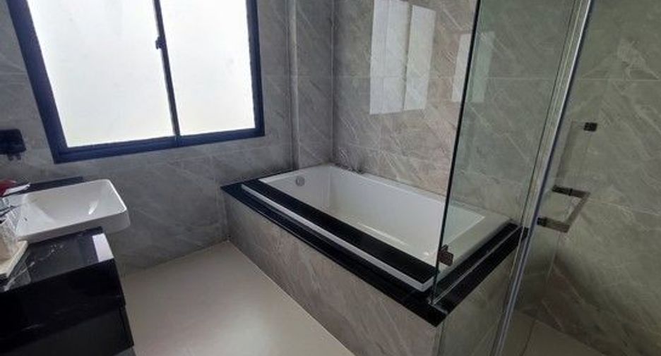 Haus zum Kauf mit 5 Zimmer in Bueng Kum, Bangkok