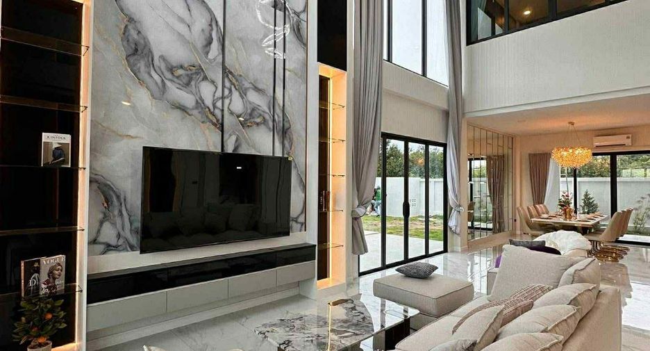 For sale 5 bedrooms villa in Bang Lamung, Chonburi