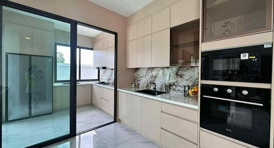 For sale 5 bedrooms villa in Bang Lamung, Chonburi
