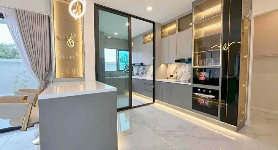 For sale 5 bedrooms villa in Bang Lamung, Chonburi