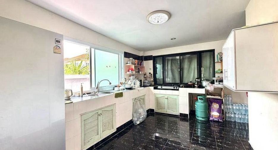 À vendre 3 chambres maison à Si Racha, Chonburi
