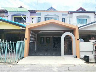 Casa adosada en venta de 3 habitaciones en Khan Na Yao, Bangkok