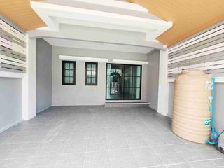 Casa adosada en venta de 3 habitaciones en Khan Na Yao, Bangkok