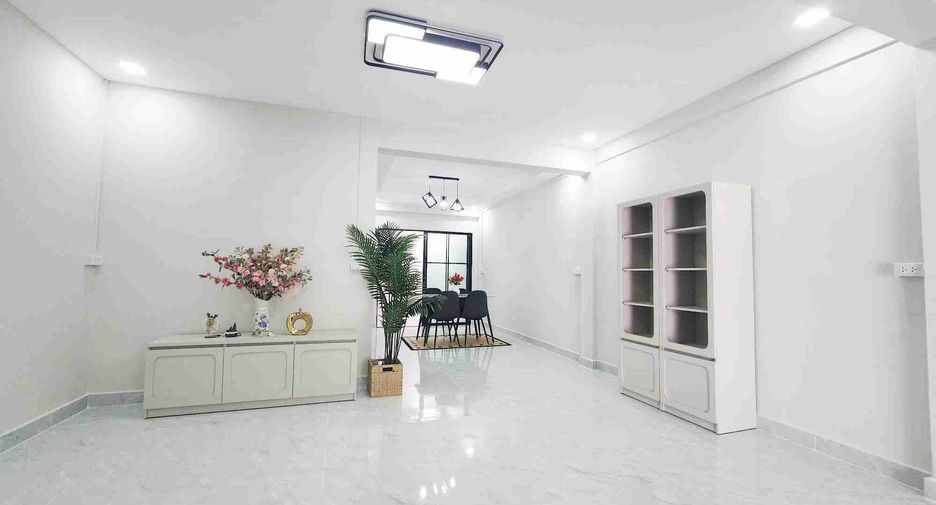 Casa adosada en venta de 3 habitaciones en Khan Na Yao, Bangkok