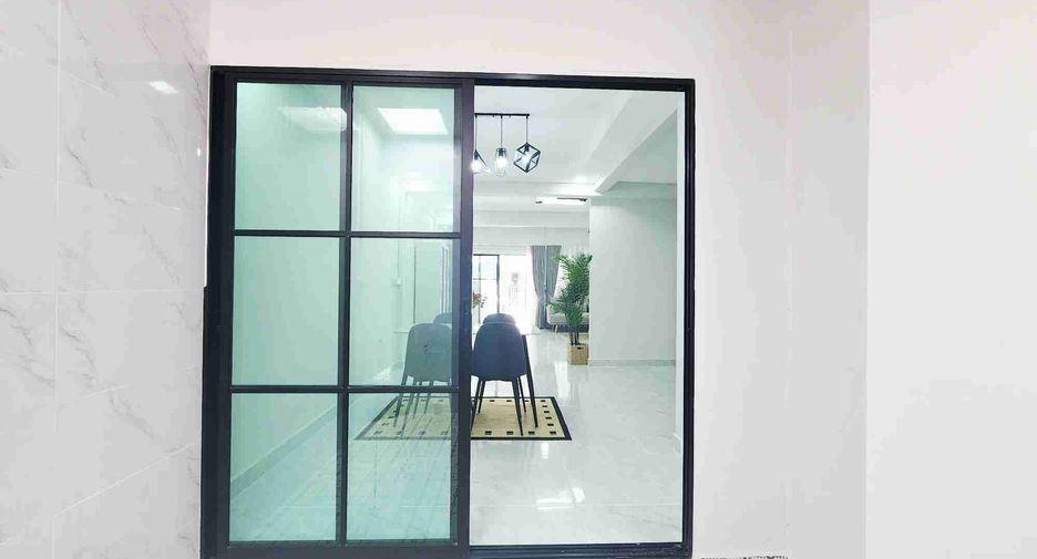 Casa adosada en venta de 3 habitaciones en Khan Na Yao, Bangkok
