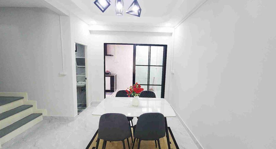 Casa adosada en venta de 3 habitaciones en Khan Na Yao, Bangkok