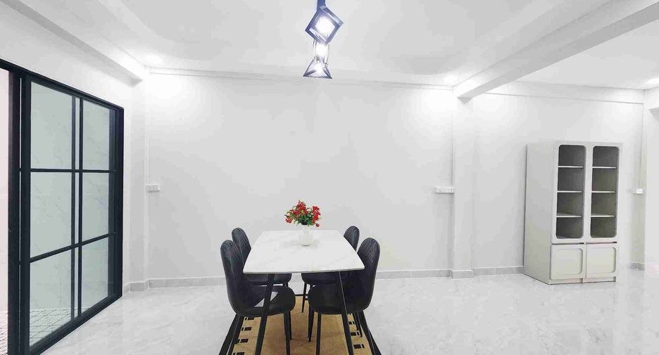 Casa adosada en venta de 3 habitaciones en Khan Na Yao, Bangkok