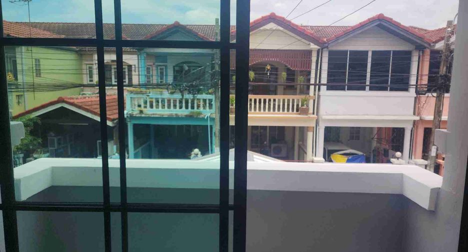 Casa adosada en venta de 3 habitaciones en Khan Na Yao, Bangkok