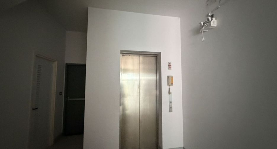 À vendre 5 chambres maison de ville à Bang Rak, Bangkok