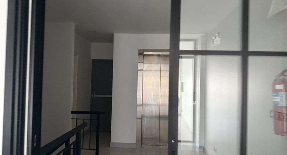 À vendre 5 chambres maison de ville à Bang Rak, Bangkok