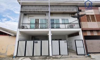 À vendre 2 chambres maison de ville à Bang Khen, Bangkok