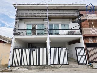 Casa adosada en venta de 2 habitaciones en Bang Khen, Bangkok
